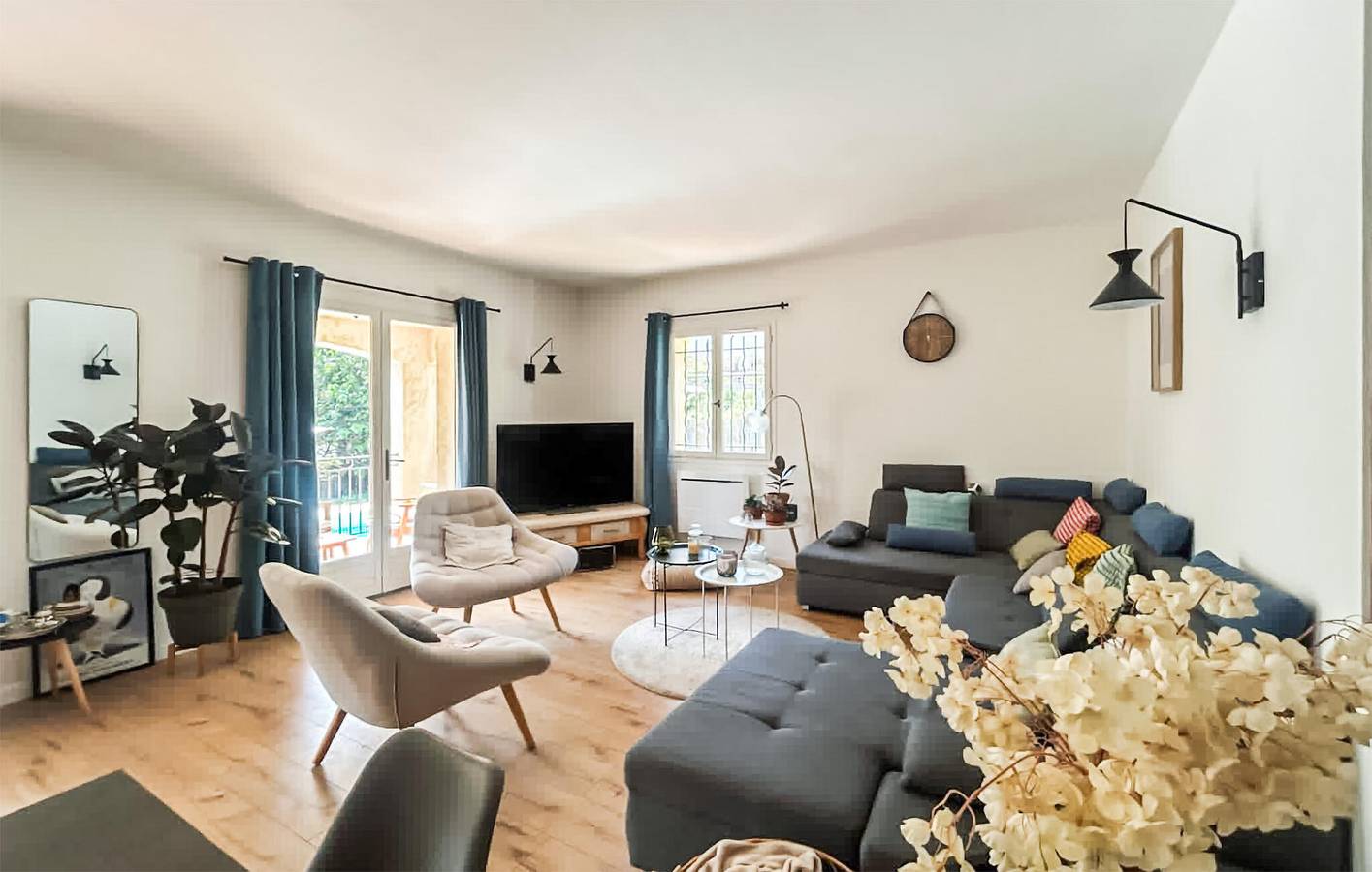 Apartamento junto a la playa con aire acondicionado, piscina y aparcamiento in Vallauris, Costa mediterránea (Francia)