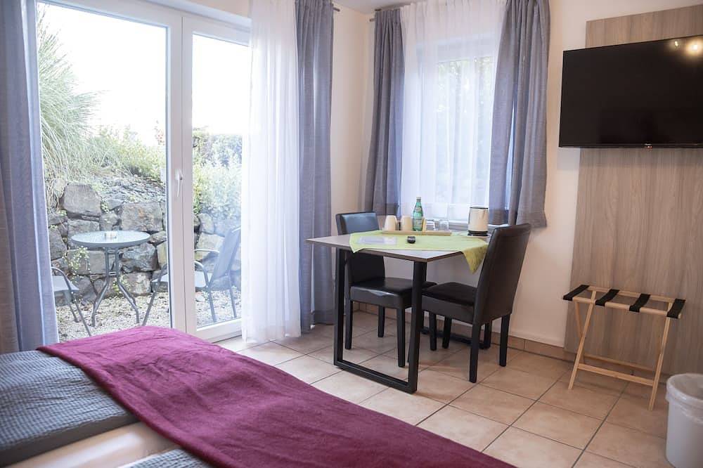 Doppelzimmer mit Gemeinschaftsbad im Souterrain in Rheinbreitbach, Mittelrhein