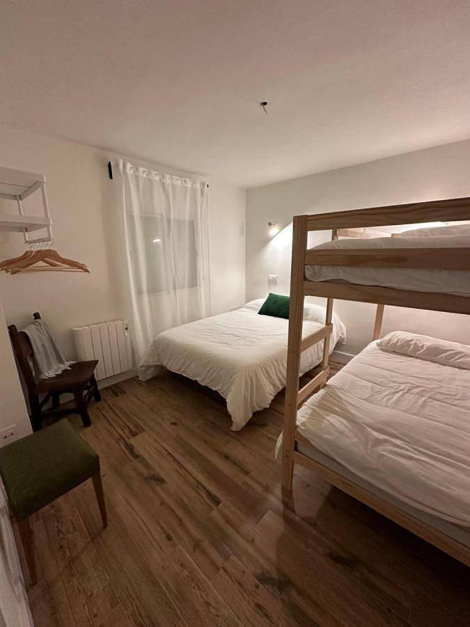 Location de vacances pour 12 personnes, avec terrasse et piscine à Escalona - 2