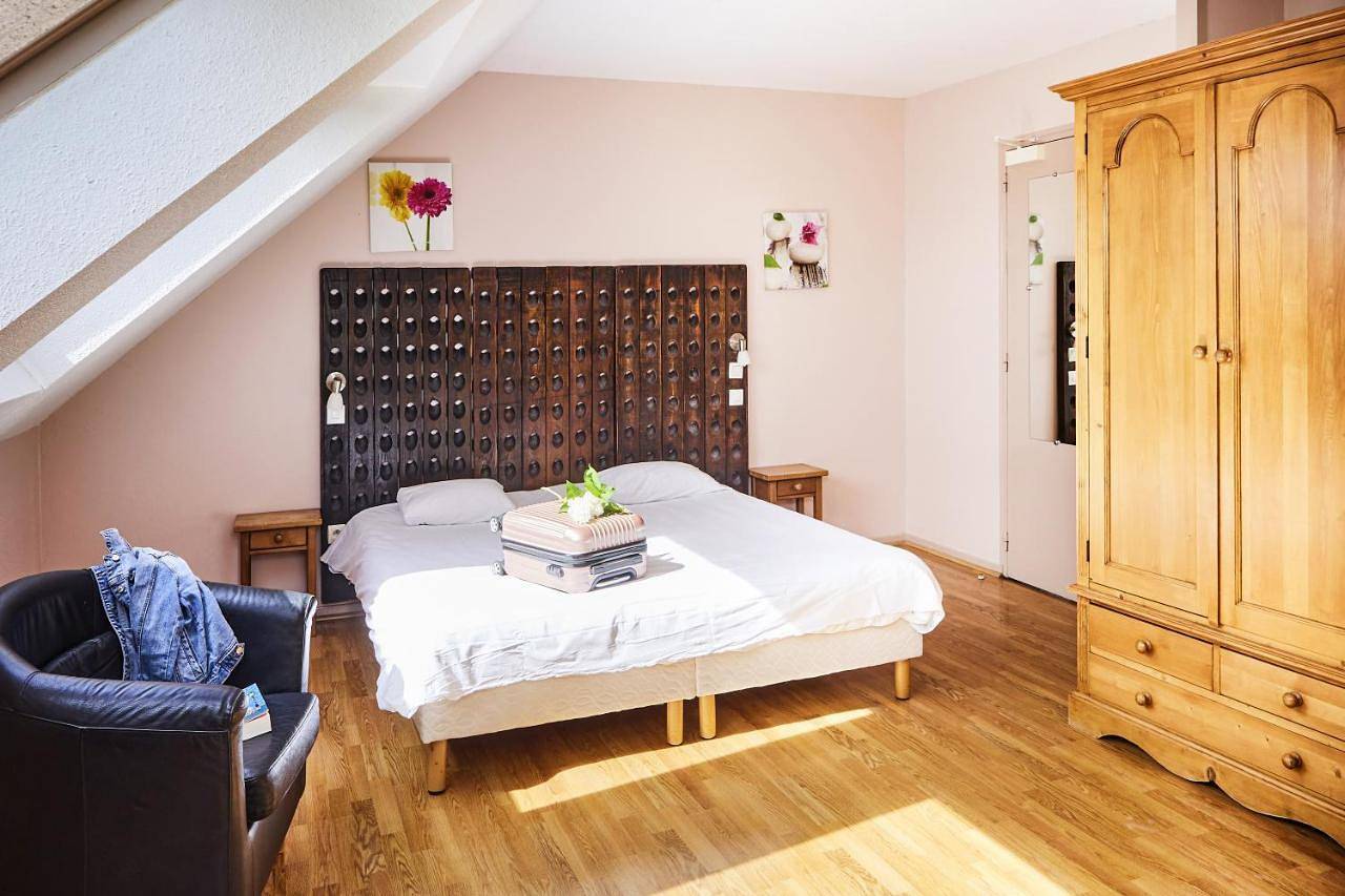 Logis Hotel Restaurant Bagatelle - 51530 Dizy in Dizy, Parc naturel régional de la Montagne de Reims