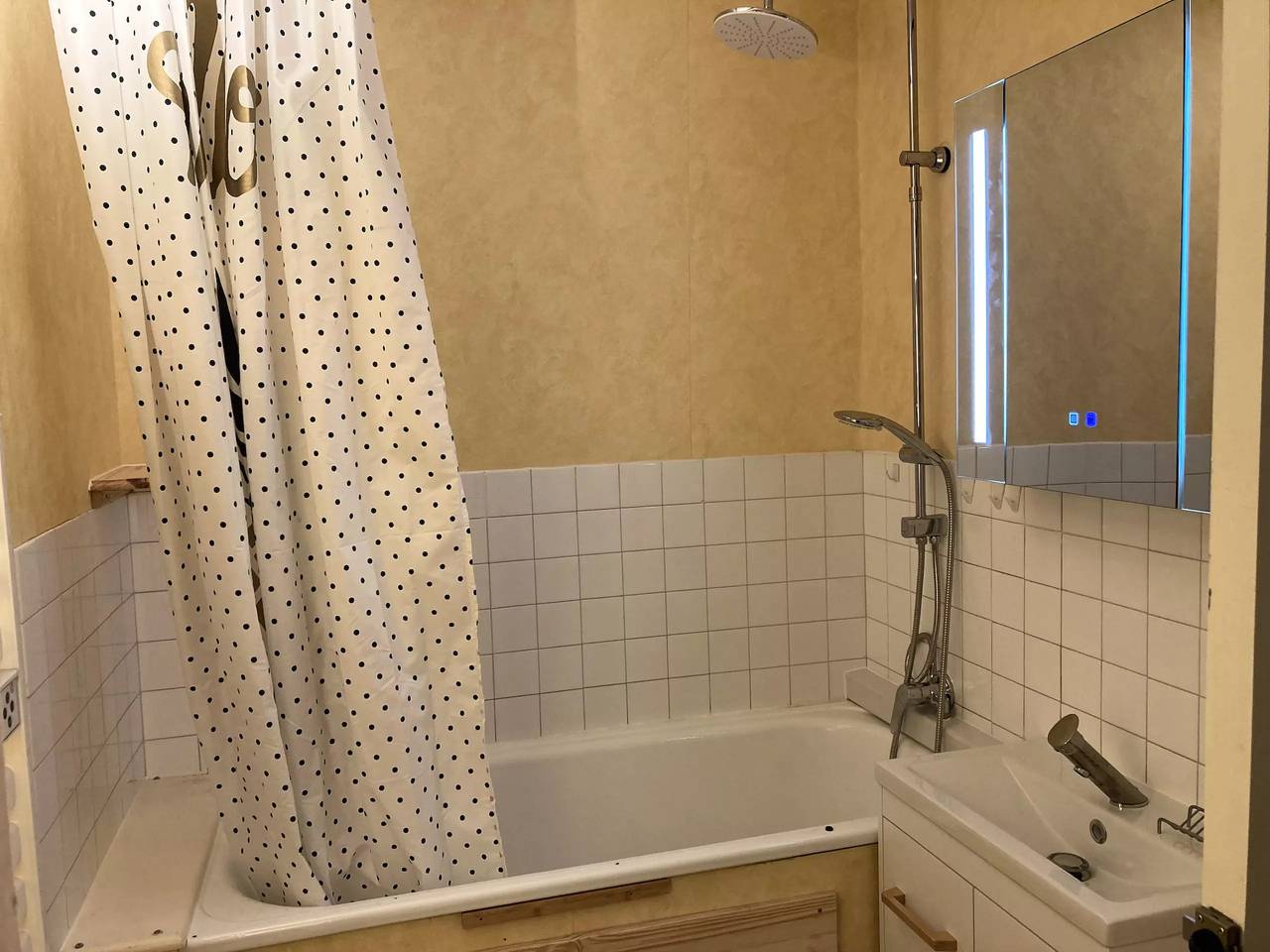 Estudio entero, Estudio con vista al prado in Le Lioran, Laveissière