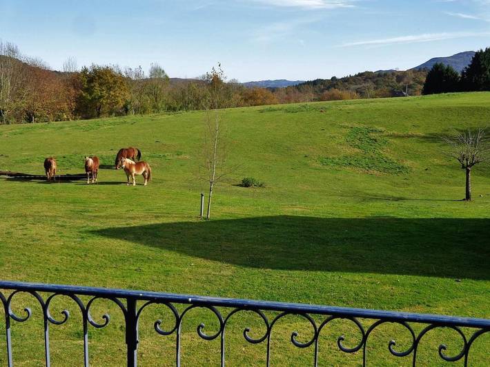 Location de vacances pour 6 personnes, avec Terrasse et Vue à Peyrouse - 3