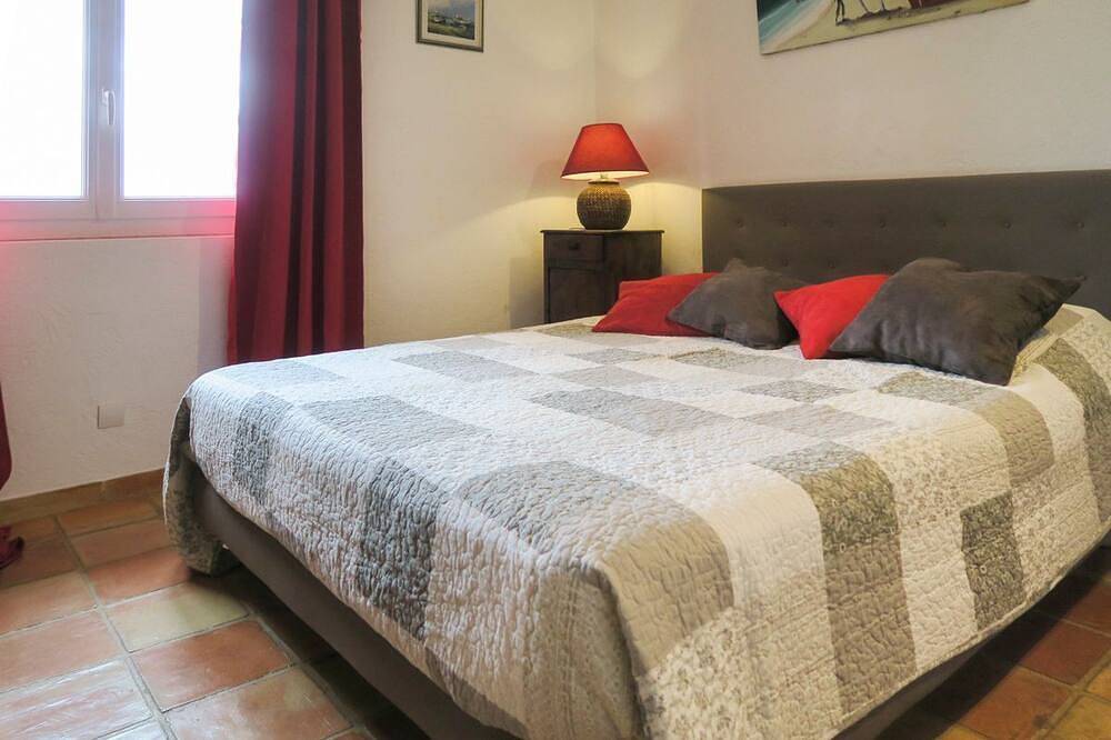 Maison Miel - Three Bedroom Villa, Sleeps 6 in Spéracèdes, Cannes region