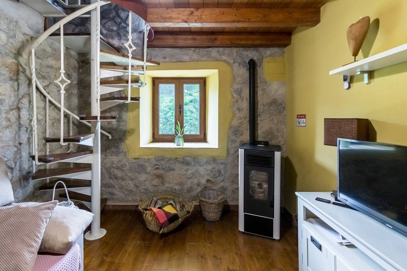 Casa Vacanze 'Il Rifugio nella Natura' con Giardino Privato, Balcone e Wi-Fi in Arredondo, Miera Valley