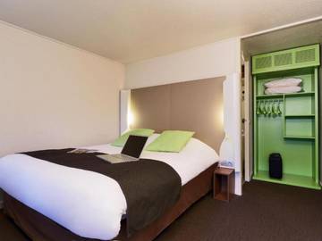 Hôtel pour 2 personnes, avec terrasse à Montigny-le-Bretonneux