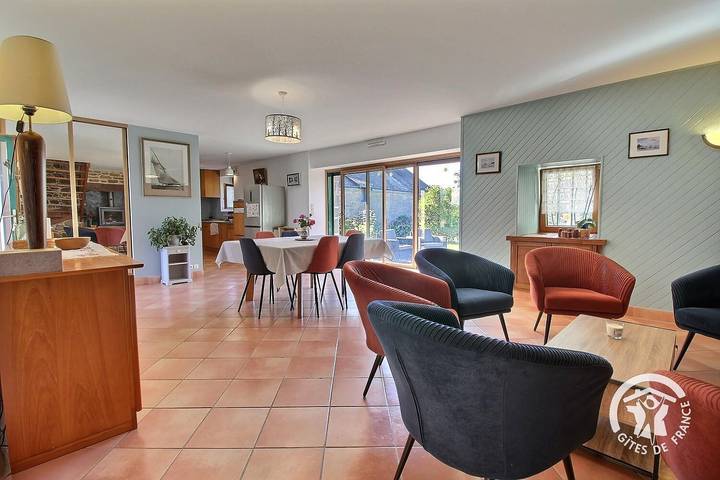 Gîte pour 6 personnes, avec Terrasse et Jardin à Limerzel