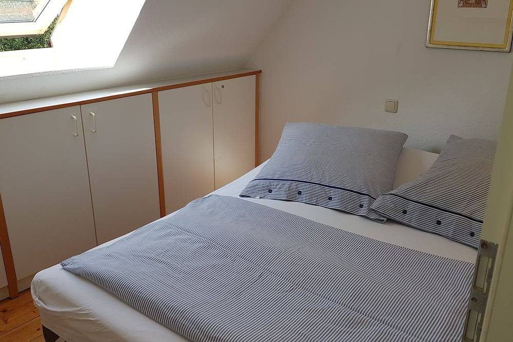 Ganze Wohnung, Rügen-Ferien im historischem Gutshof: Altes Gutshaus Losentitz - Ferienwohnung 4 in Halbinsel Zudar, Garz/Rügen