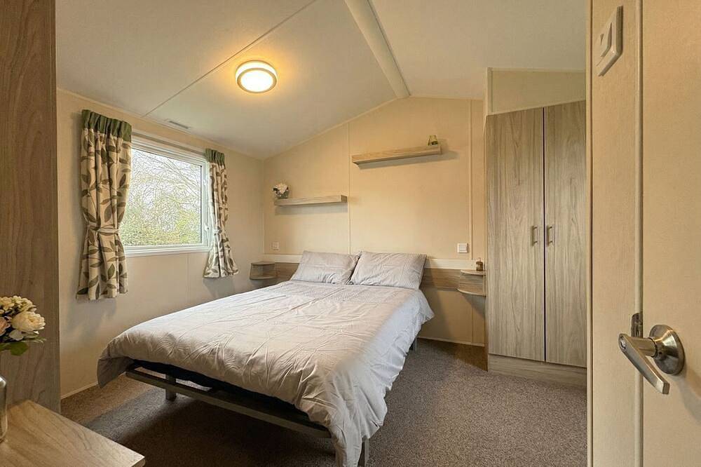 Prime lakeside caravan at Haven Golden Sands in Mablethorpe, Lincolnshire