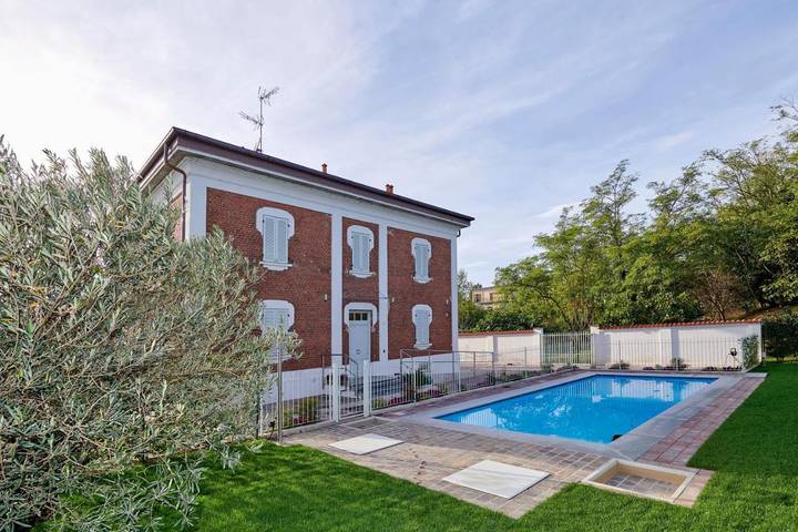 Maison d’hôte pour 3 personnes, avec Balcon ainsi que Jardin et Piscine à Novare