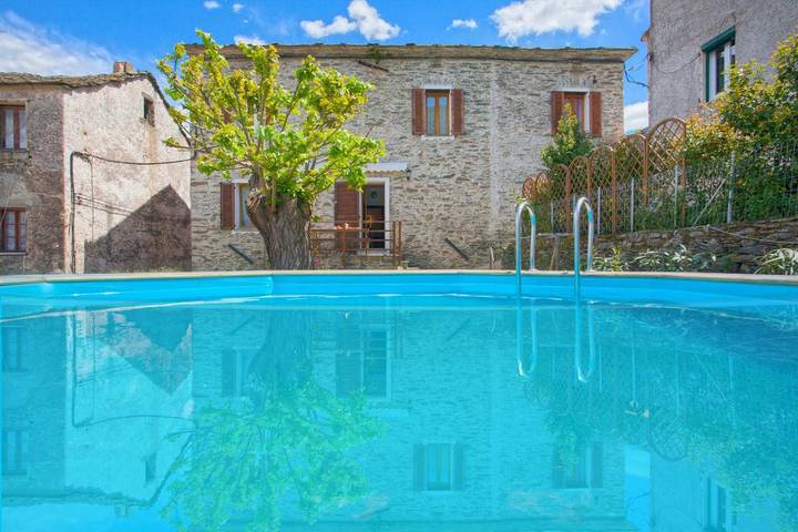 Gîte pour 8 personnes, avec piscine et vue ainsi que terrasse et jardin - 1