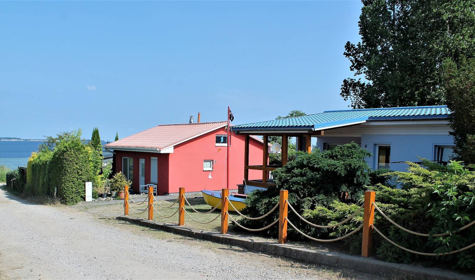 Blaues Haus mit Meerblick in Gramkow, Hohenkirchen