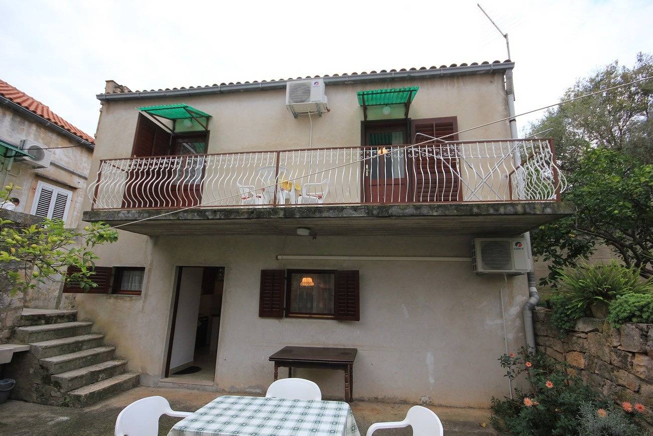 Ganze Wohnung, 1-Zimmer-Ferienwohnung mit Balkon Vis A-2457-a in Vis Stadt, Vis (Dalmatien)