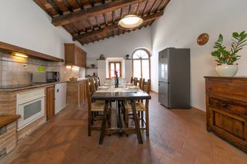 Casa Vacanza per 7 Persone in Pomarance, Riserva Naturale di Monterufoli, Foto 3