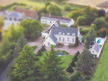 Chambre d’hôte pour 5 personnes, avec piscine et sauna ainsi que vue et jardin à Charentilly