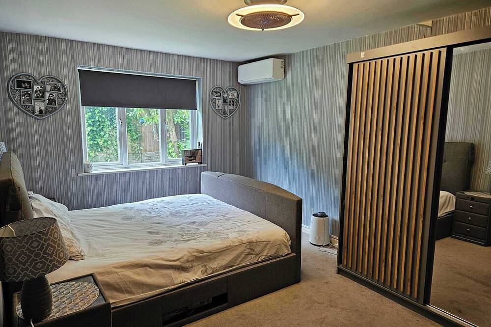Large 4 bed house with huge garden and parking in Sutton (London), London