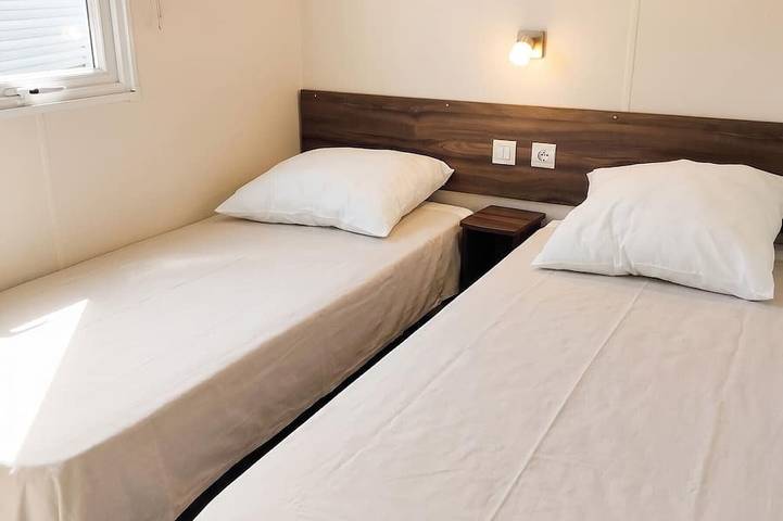 Location de vacances pour 8 personnes, avec Terrasse ainsi que Jardin et Piscine à Saint-Symphorien-le-Valois - 2