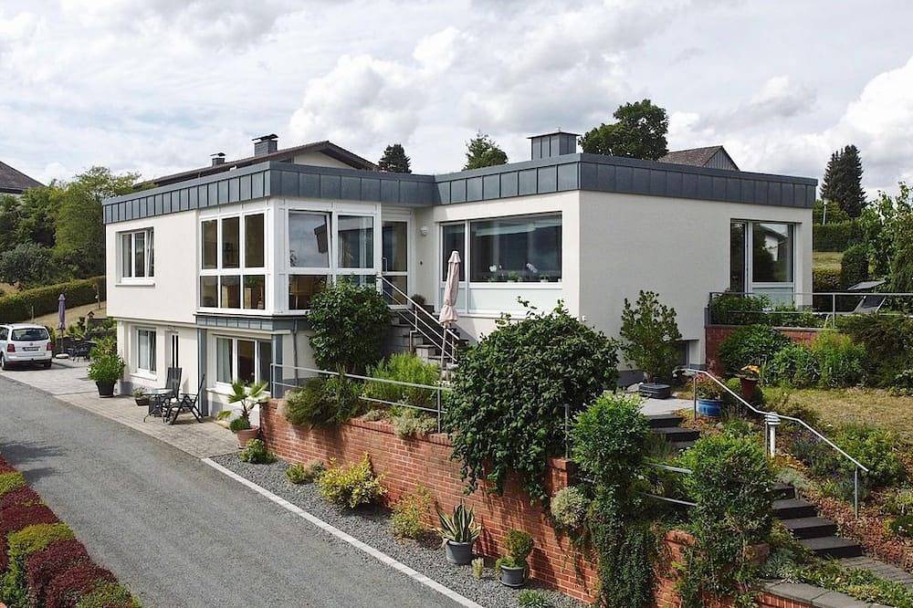 Ganze Wohnung, Ferienwohnung Beate Schmitz - 2-Bettwohnung (Nichtraucher) in Manderscheid, Bernkastel-Kues & Umgebung
