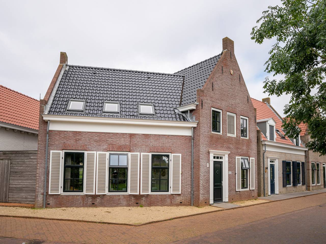 Bungalow für 10 Personen mit Terrasse in Oostmahorn, Dongeradeel