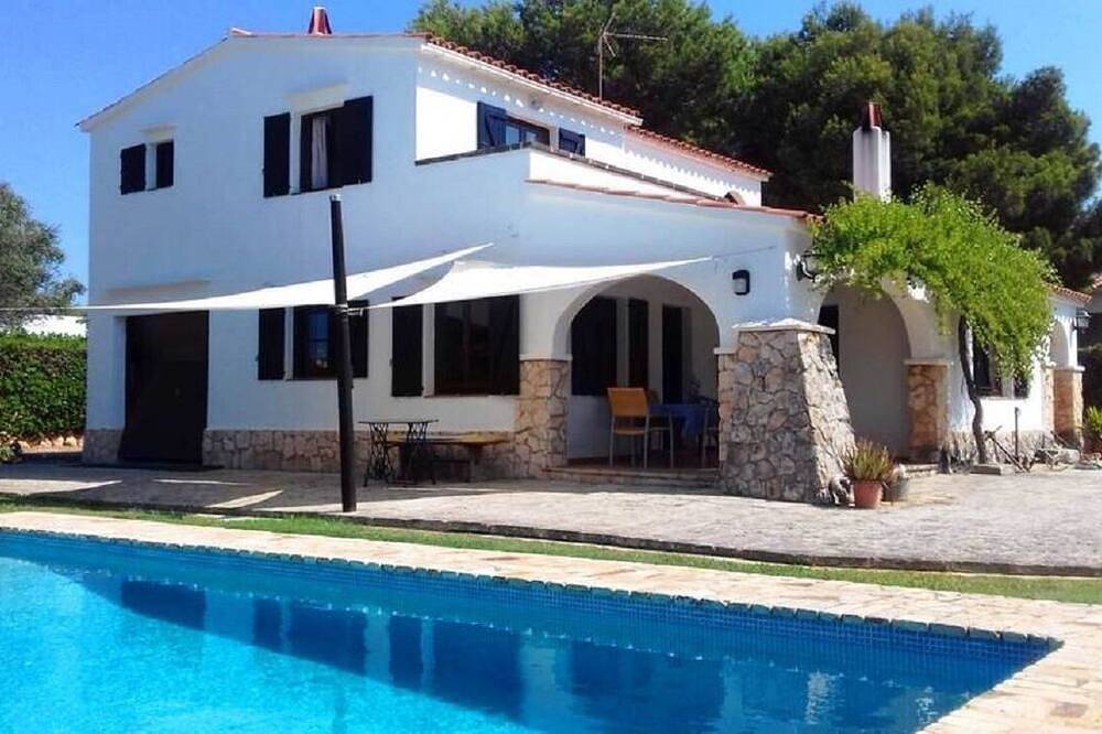 Villa Privada Con Piscina Y Jardín, A 100 Metros De La Playa in Sa Caleta (Minorca), Ciutadella