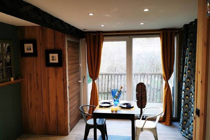 Gîte pour 2 personnes, avec jardin et jacuzzi, animaux acceptés à Longfossé