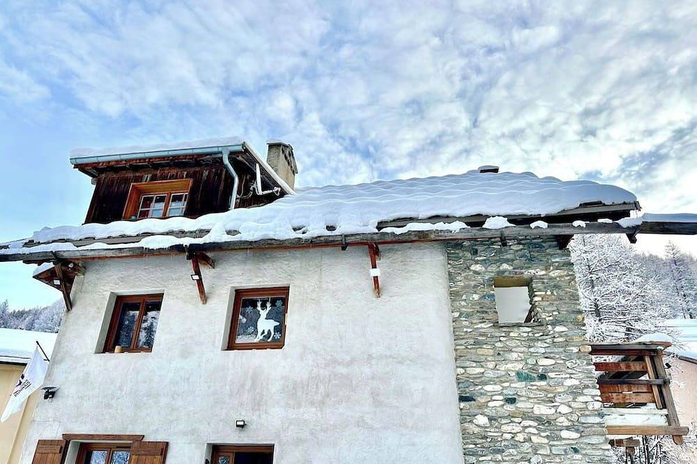 Entire apartment, Casa-La Lorraine joli studio dans chalet St-Véran in Saint-Véran, Queyras
