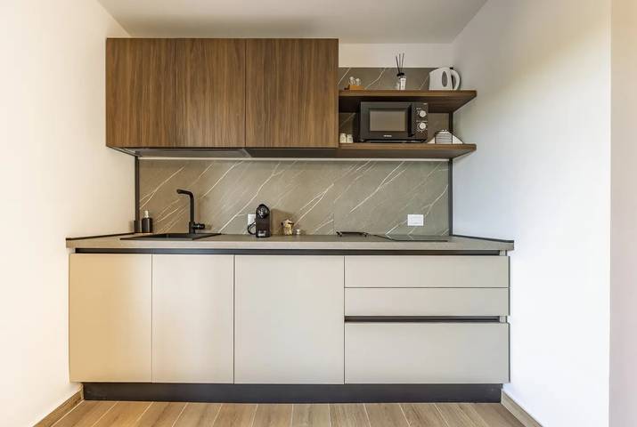 Entire studio, 'La Brisa Apartments - Ponente' with Private Terrace, Wi-Fi & Air Conditioning in Capo d'Orlando, Messina Province