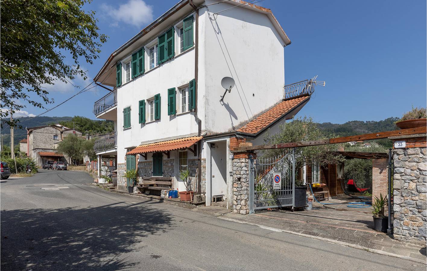 Appartement confortable de 3 chambres à coucher : Jardin, TV & WiFi in Serralta (Podenzana), Podenzana
