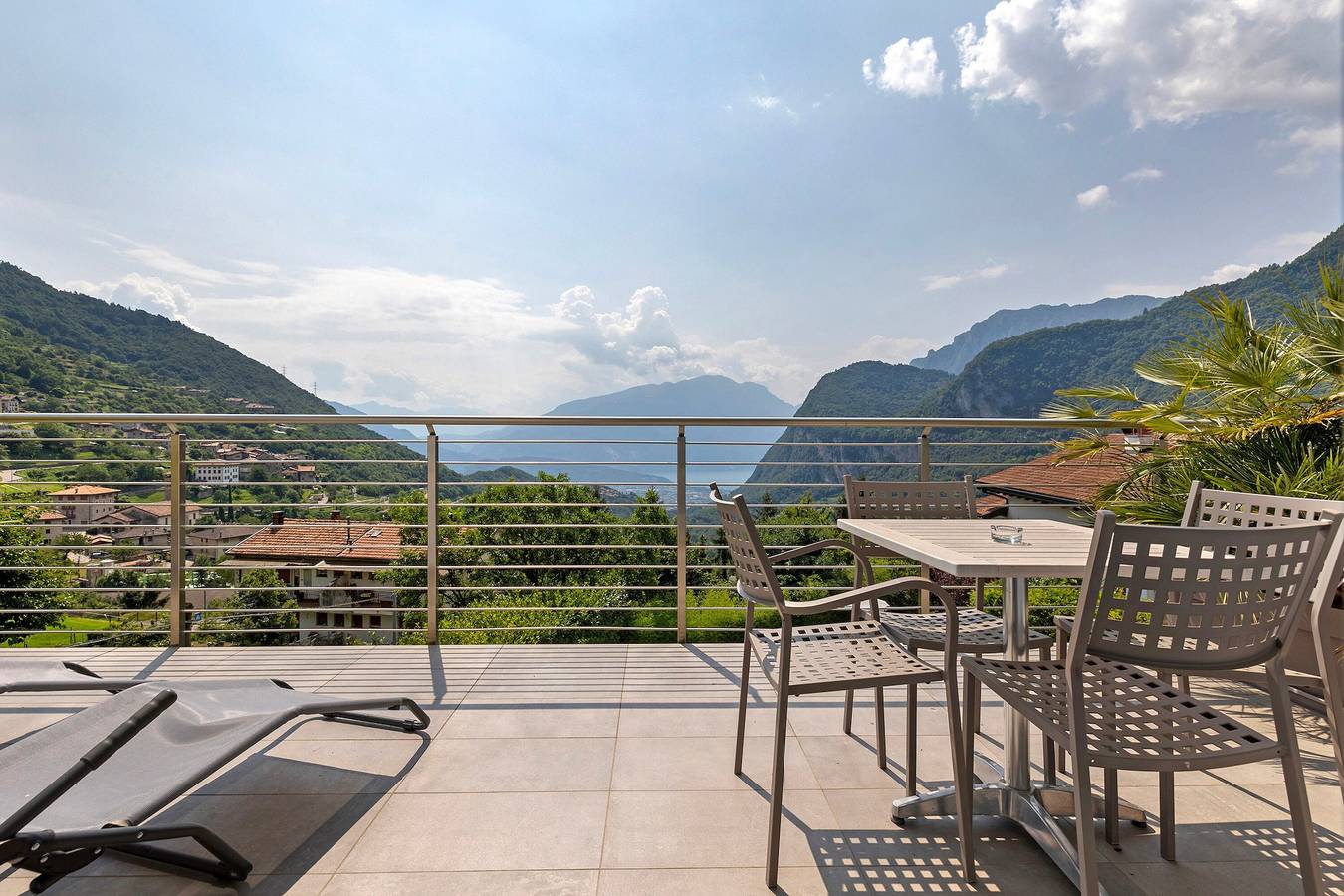 Ganze Wohnung, Eco del Garda – Wohnung 203 mit Terrasse und Seeblick in Villa del Monte, Tenno