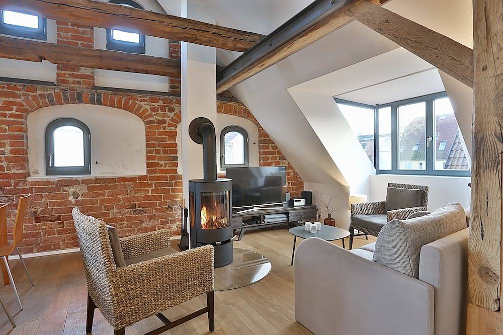 Ganze Wohnung, Stylish, bright, spacious apartment in the heart of the old town - loggia, fireplace in Ozeaneum Stralsund, Stralsund