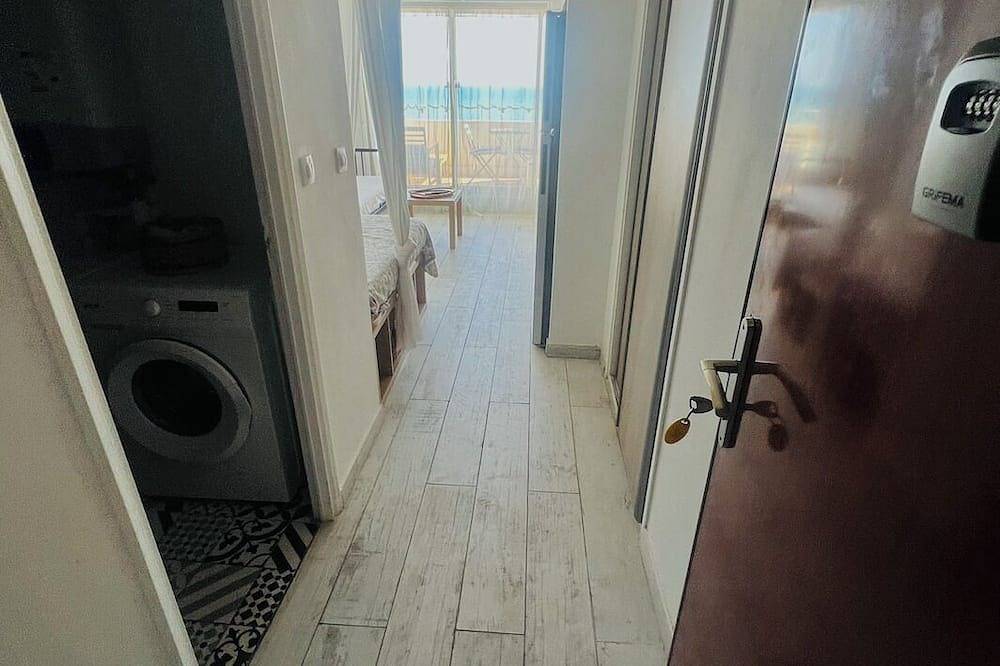 Ganze Wohnung, Studio apartment with a view of the sea, a 2-minute walk from the beach and the harbor. in Carnon-Plage, Mauguio