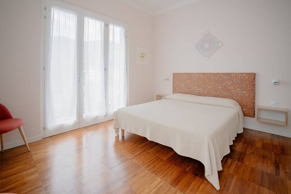 Fiordarancio est la maison d'hôtes que vous recherchiez, située dans une position fantastique juste au-dessus des plages de Fegina. La chambre vous offre un balcon avec vue mer, un lit double, une salle de bain privée et la climatisation.N'oubliez pas in Monterosso al Mare, Commune de Monterosso al Mare
