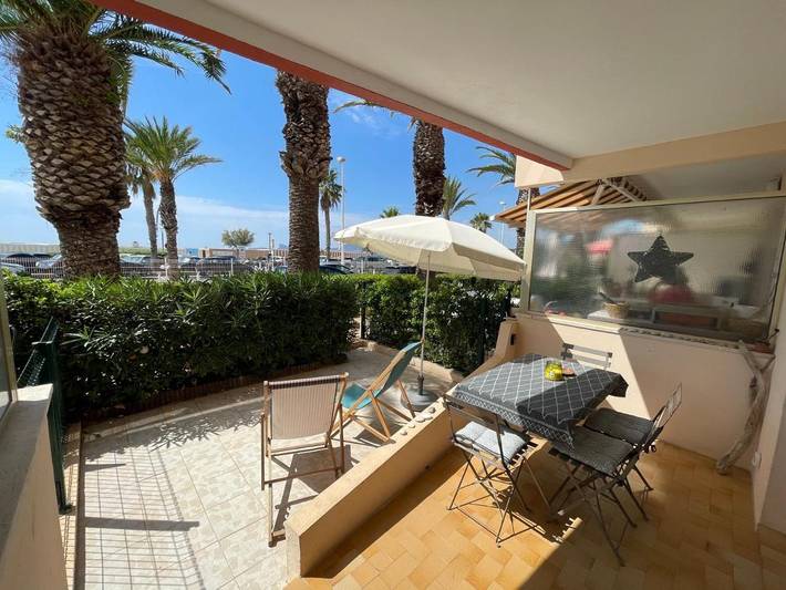 Gîte pour 2 personnes, avec vue et terrasse dans Plage de Saint-Cyr sur Mer Les Lecques - 4