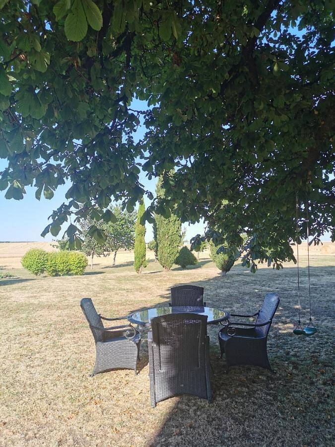 Gîte pour 2 personnes, avec vue ainsi que jardin et piscine à Néré - 4