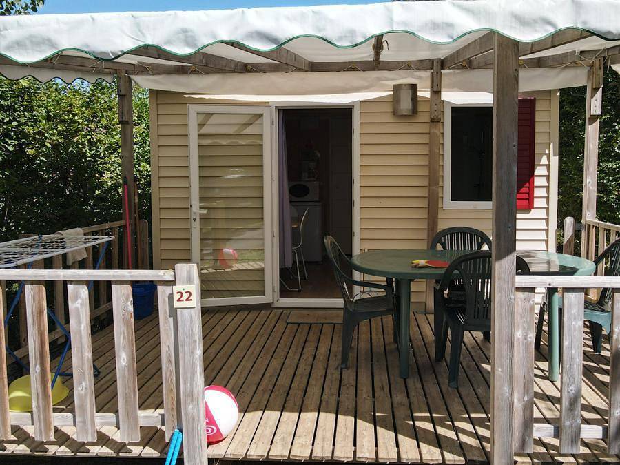 Camping le Pont de Mazerat - Mobilheim 4 personen - 21 m²: Ein kleines, komfortables Modell. in Tamniès, Périgord Noir