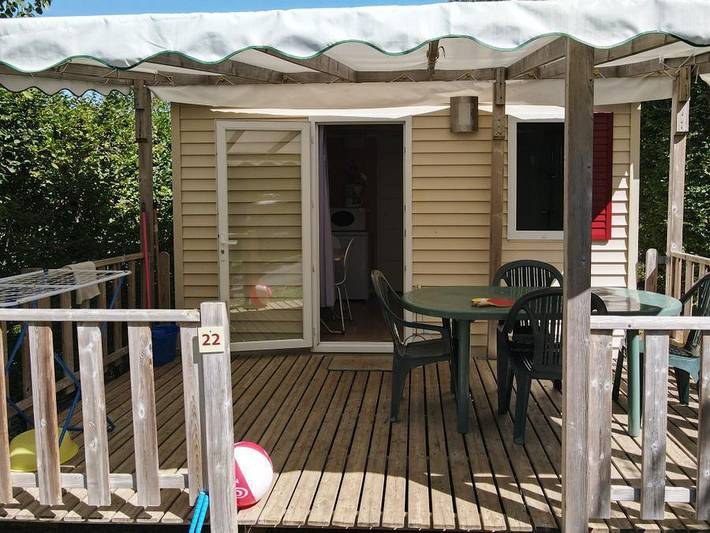 Camping le Pont de Mazerat - Mobilheim 4 personen - 21 m²: Ein kleines, komfortables Modell. in Tamniès, Périgord Noir