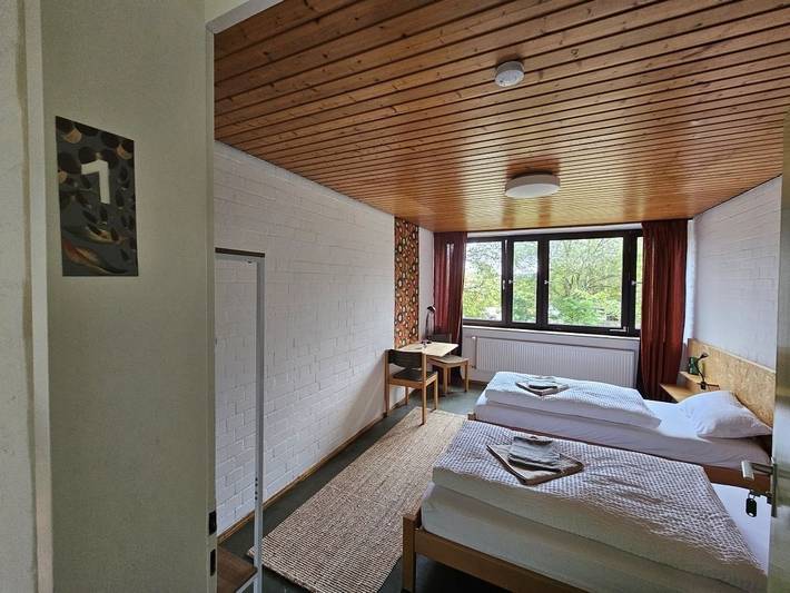 Zimmer für 2 Personen, mit Terrasse und Garten in Gomadingen