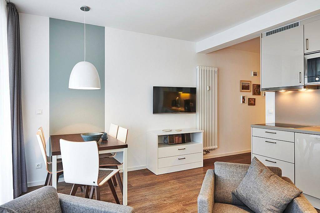 Ganze Wohnung, Strandnahes Ferienapartment mit großem Balkon inkl. Schwimmbad- & Saunanutzung in Bensersiel, Esens