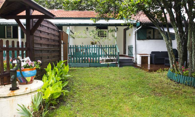 Holiday Home La Verdonette with Garden, BBQ & Wi-Fi in Le Verdon-sur-Mer, Médoc Regional Natural Park