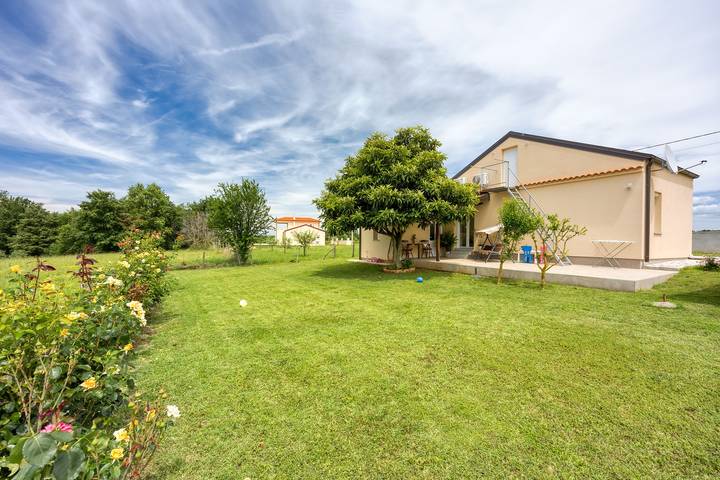 Ferienhaus für 2 Personen, mit Garten in Porec und Umgebung