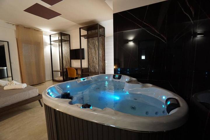B&b per 2 persone, con piscina e balcone nonché panorama e giardino, con animali domestici a Leverano