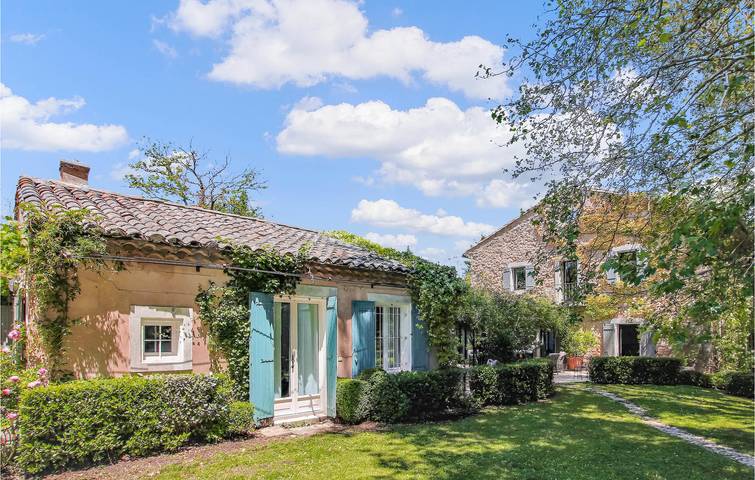 Location de vacances pour 10 personnes, avec jardin et piscine ainsi que sauna et terrasse, animaux acceptés à Lagnes - 4