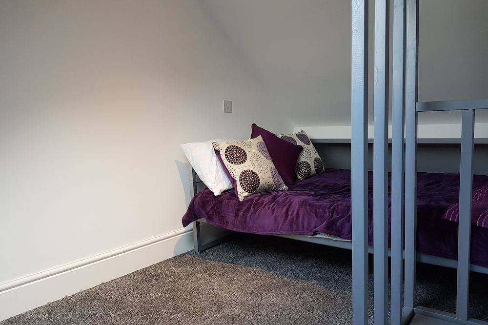 Ganze Wohnung, Neugebaute 2-Zimmer-Wohnung 30 Minuten vom Zentrum Londons entfernt - kostenloser Parkplatz in Sutton (London), London