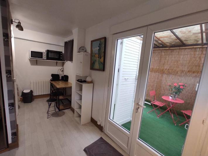 Gîte pour 2 personnes, avec jardin ainsi que piscine et terrasse à Mérignac - 3