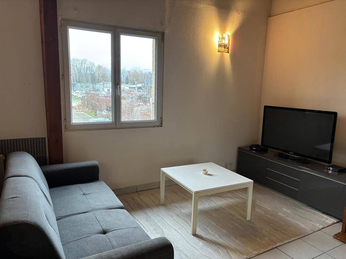 Appartement entier, One-Bedroom Apartment in Saint-Genis-Pouilly, Gex