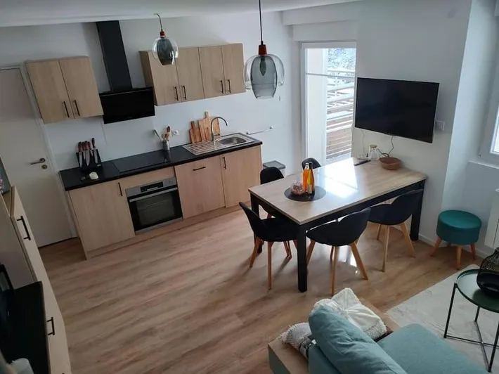 Apartamento de vacaciones para 6 personas, con jardín además de vistas y terraza - 1