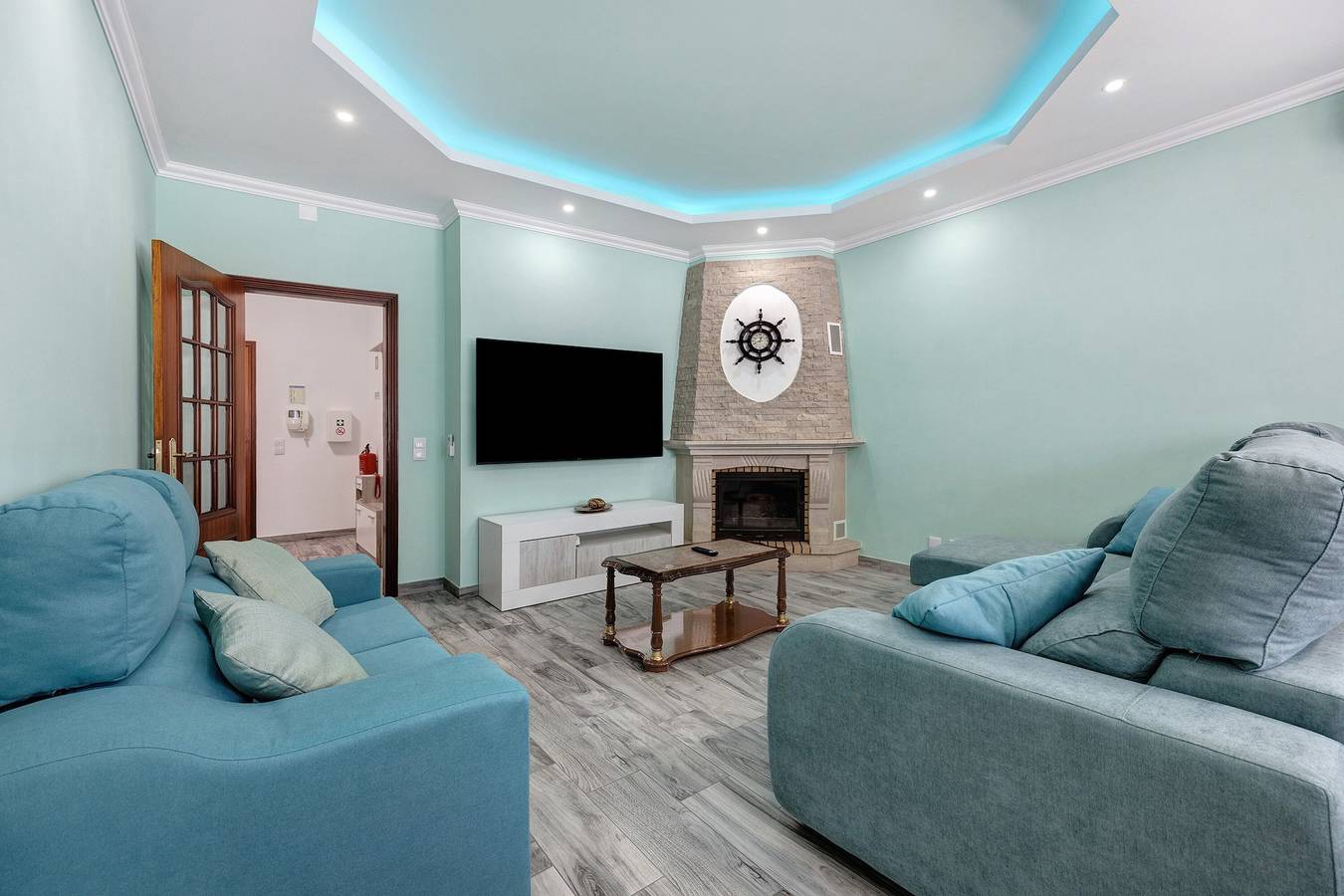 Apartamento inteiro, Apartamento Casa Violeta com Terraço, A/C & Wi-Fi in São Sebastião, Lagos