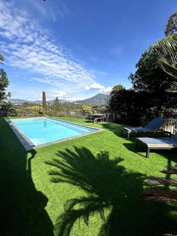 Location de vacances pour 23 personnes, avec vue ainsi que piscine et jardin à Cauro - 2