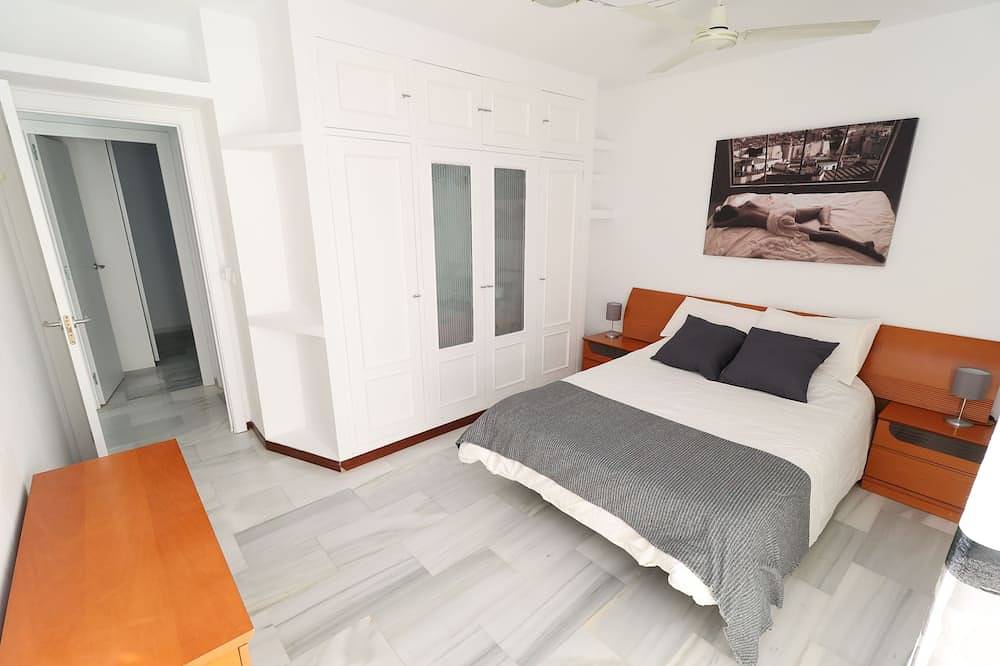 Apartamento entero, Rincon de Sierra Nevada. Piso con 2 dormitorios ,y piscina. Ideal para familias in Entorno de Sierra Nevada, Cenes de la Vega