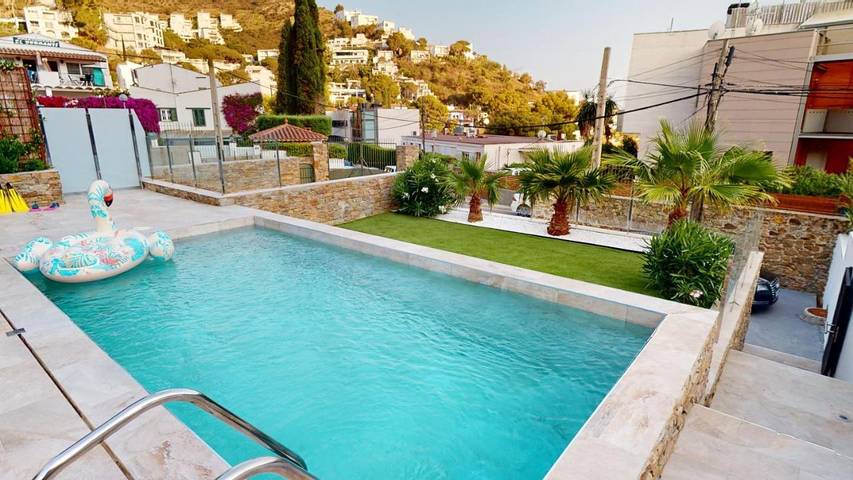 Location de vacances pour 8 personnes, avec vue ainsi que terrasse et piscine dans Platja De Canyelles Petites - 3