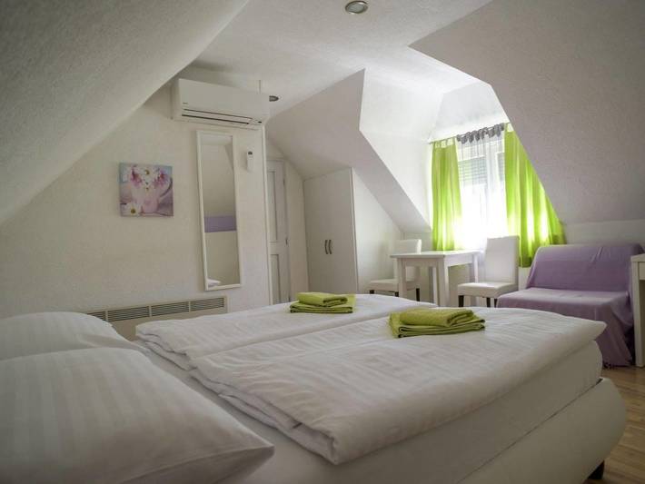 Ganze Wohnung, Villa Lika Annex - Double Room 5 (small room) in Smoljanac, Plitvicer Seen